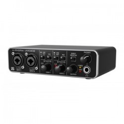 BEHRINGER UMC202HD